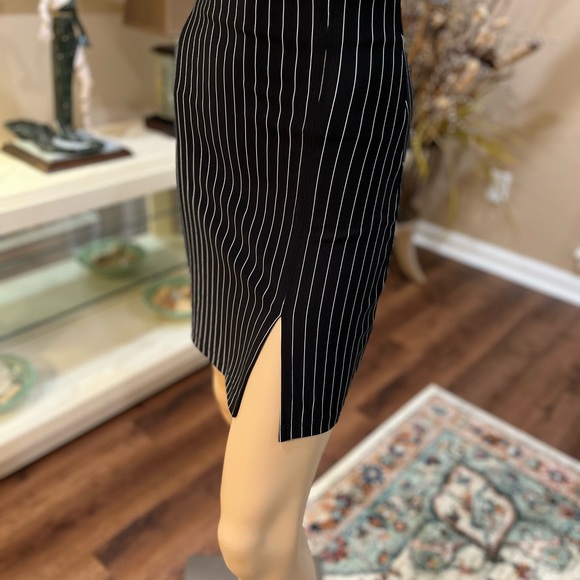 CUTSIE PIN STRIPED SKIRT IN GREAT CONDITION - Picture 2 of 6